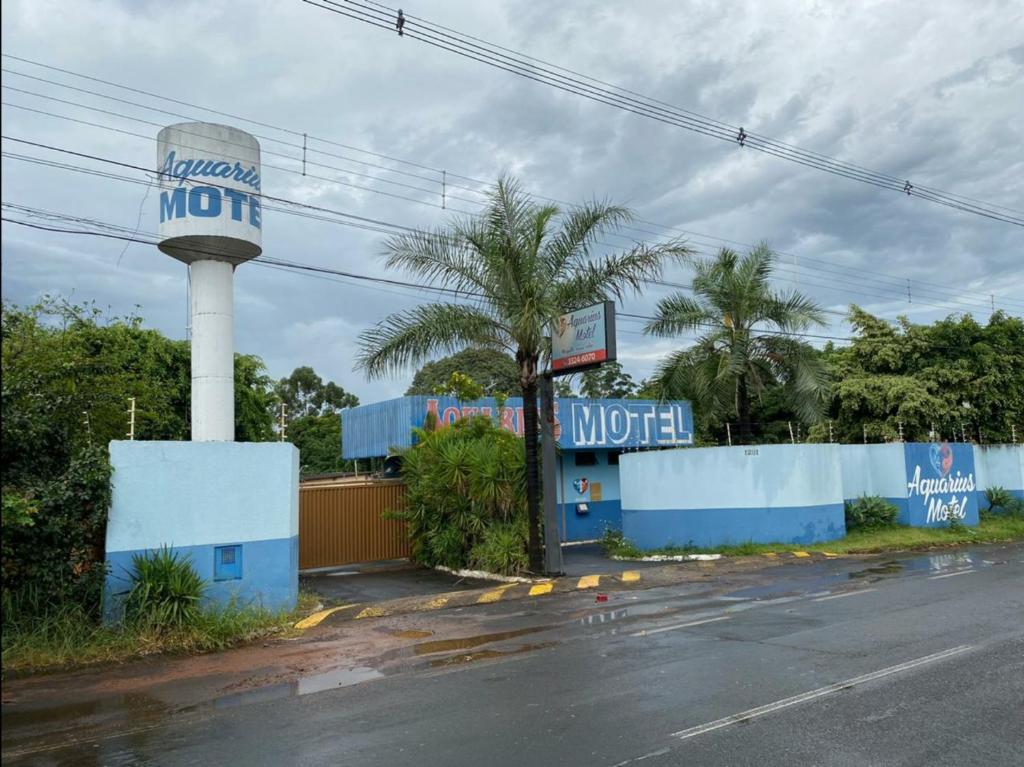  Aquarius Motel IV