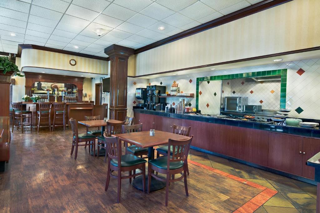 Restaurace v ubytování Oxford Suites Pendleton