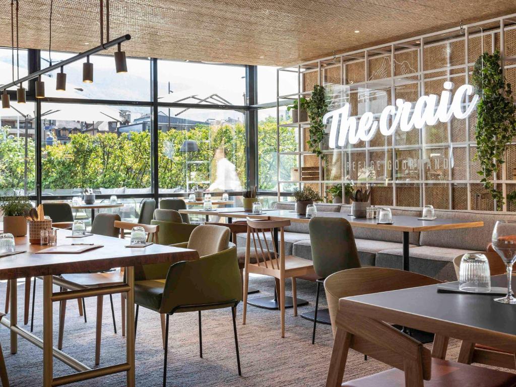 Restaurace v ubytování Novotel Annecy Centre