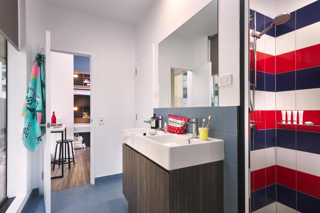 Kuchyň nebo kuchyňský kout v ubytování Hostel G Perth