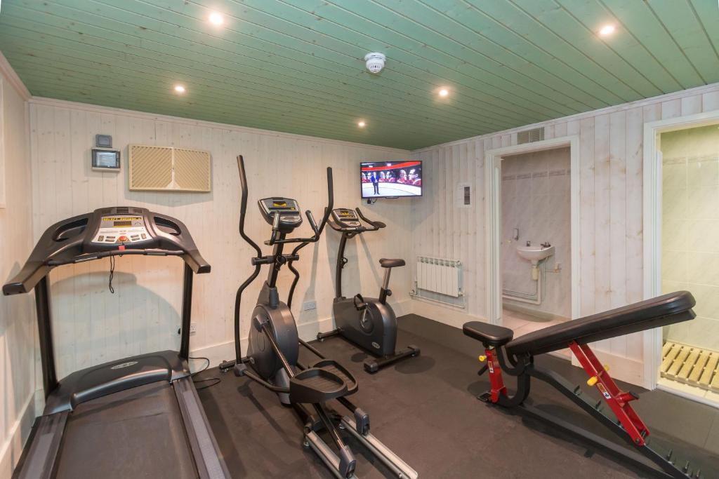 Fitness centrum a/nebo fitness zařízení v ubytování Cobo Bay Hotel