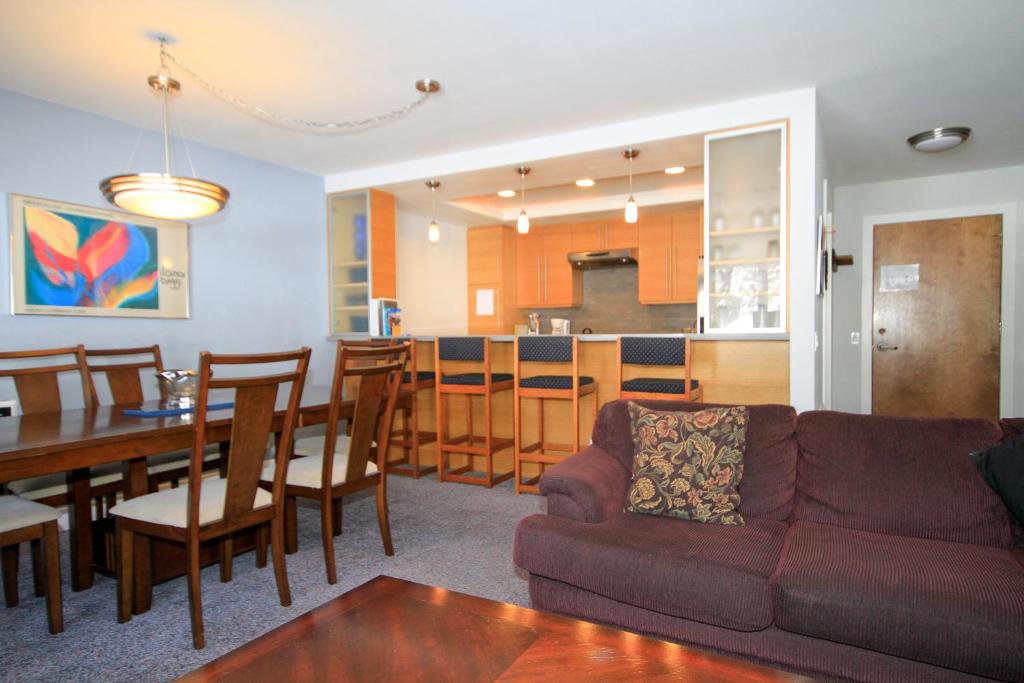 Mountainback 062 - Housity