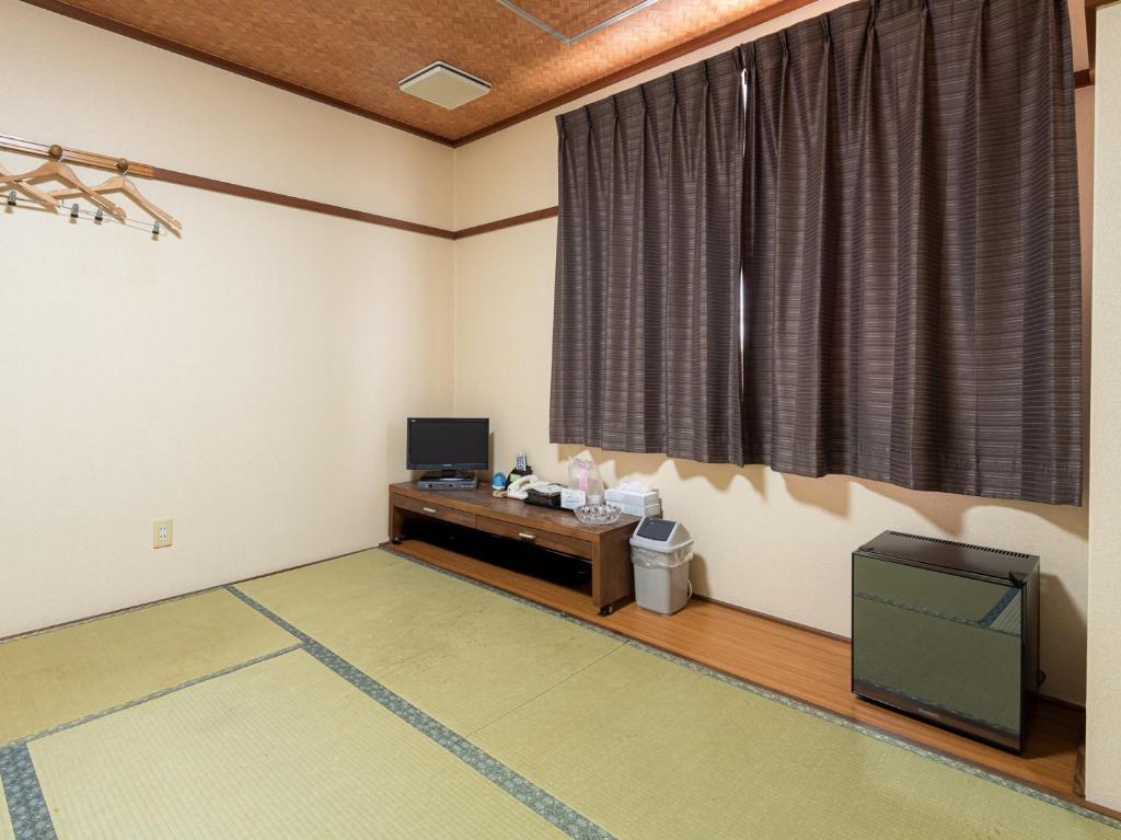 TV a/nebo společenská místnost v ubytování Tabist Hotel Kurama Hikone