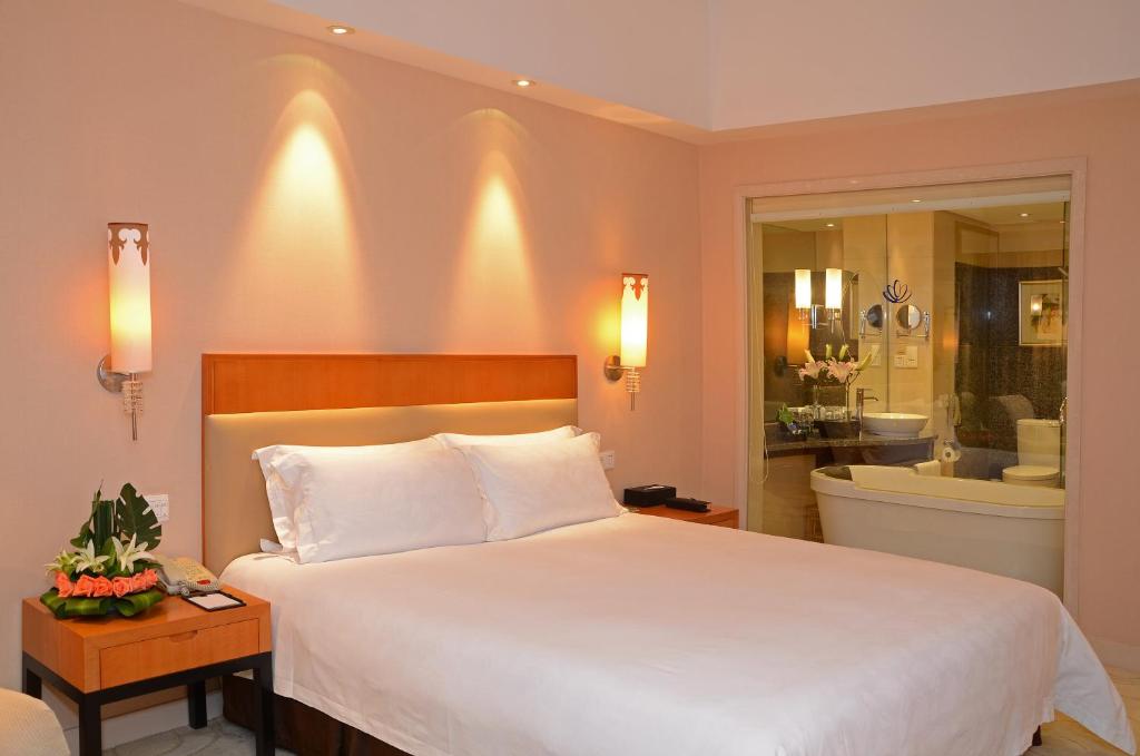 Postel nebo postele na pokoji v ubytování Dongguan Well Garden Hotel