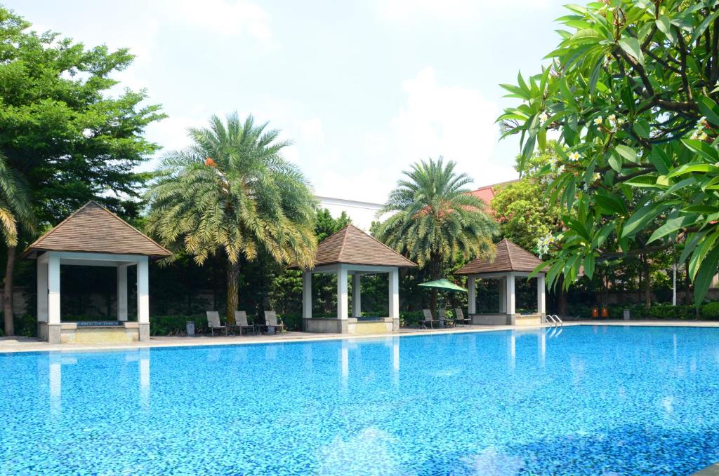Bazén v ubytování Dongguan Well Garden Hotel nebo v jeho okolí