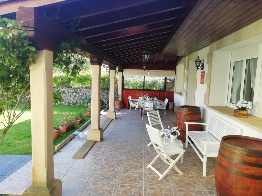 A garden outside Casa Rural La Rasilla