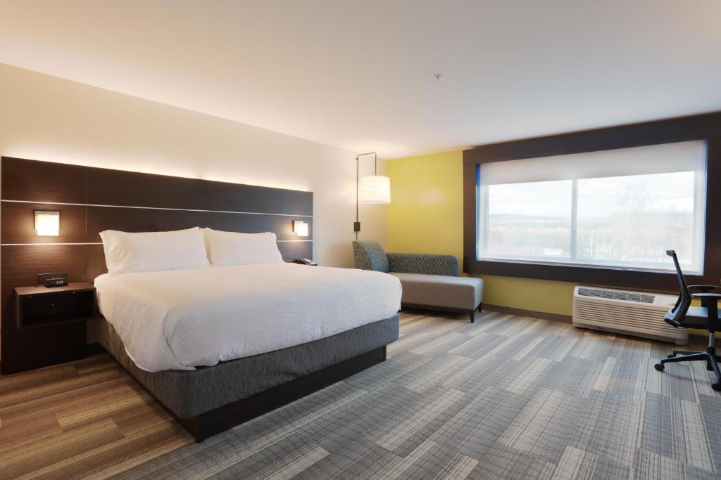 Postel nebo postele na pokoji v ubytování Holiday Inn Express Oneonta by IHG