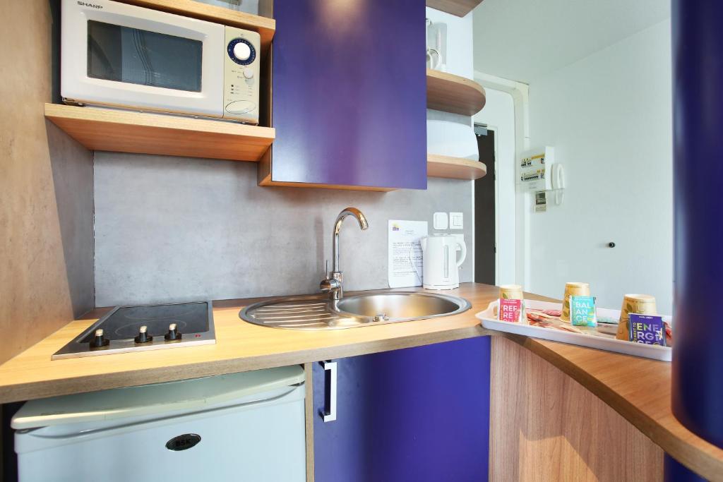 Kuchyň nebo kuchyňský kout v ubytování Suite-Home Orléans-Saran