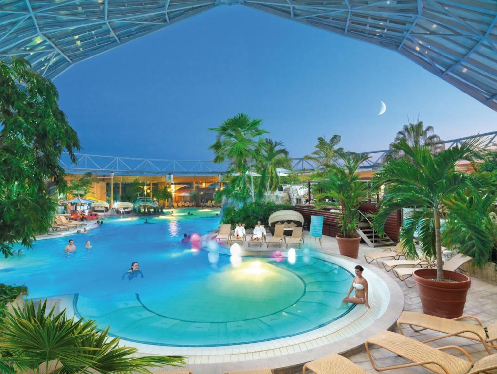 Bazén v ubytování Hotel Apfelbaum nebo v jeho okolí