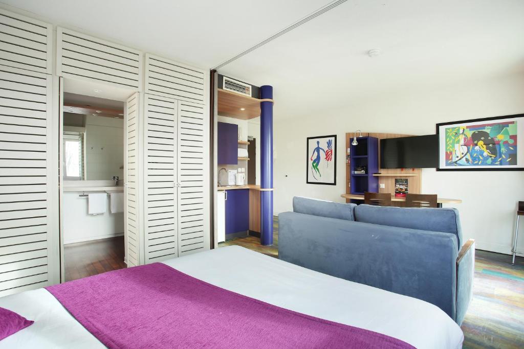 Postel nebo postele na pokoji v ubytování Suite-Home Orléans-Saran