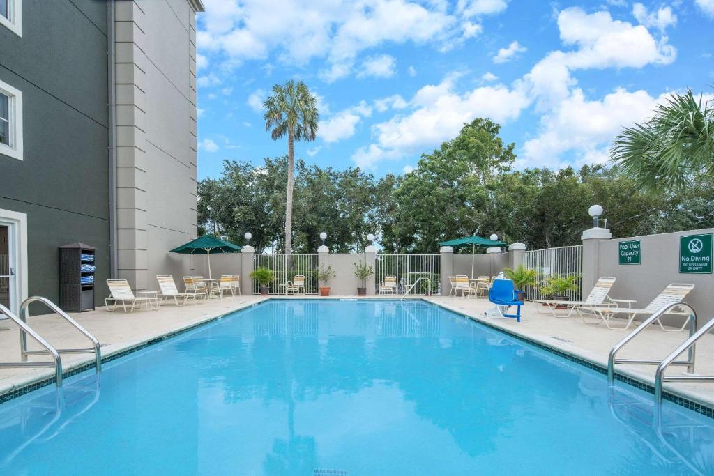 La Quinta by Wyndham Naples East (I-75) photo