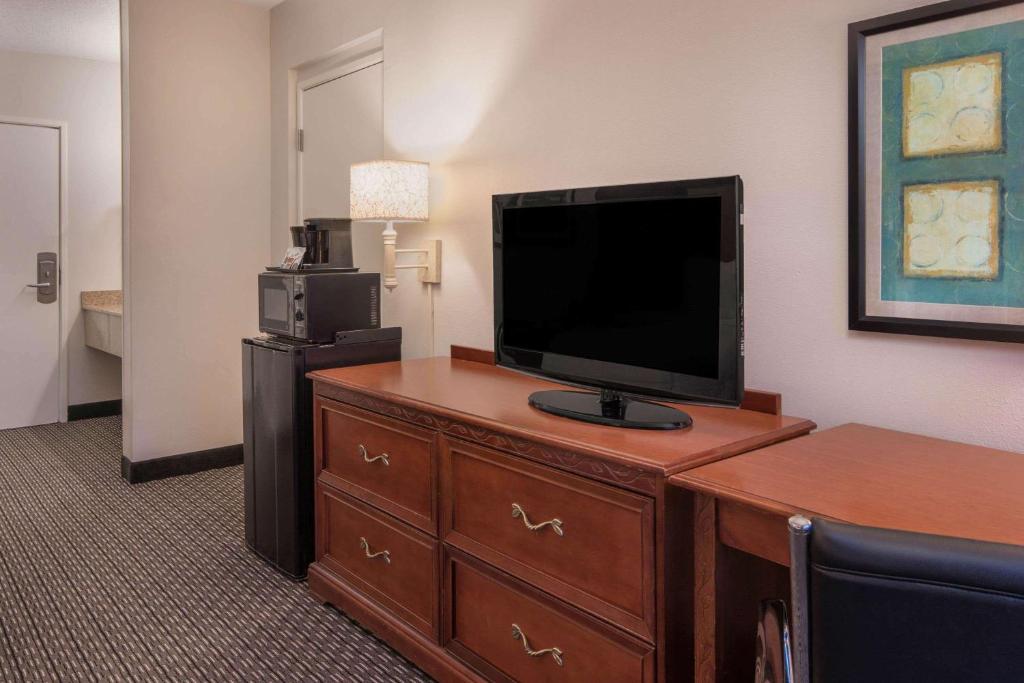 La Quinta by Wyndham Naples East (I-75) photo