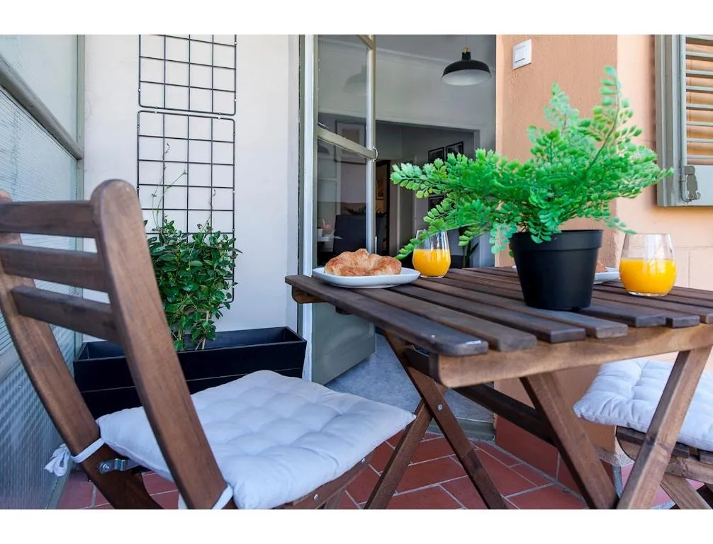 CENTRAL STYLISH FULLY EQUIPPED APARTMENT in EIXAMPLE with BALCONY Ref MRHAY, Barcelona, Spania