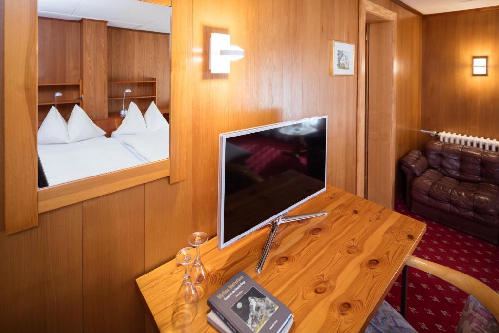 TV a/nebo společenská místnost v ubytování Hotel Continental