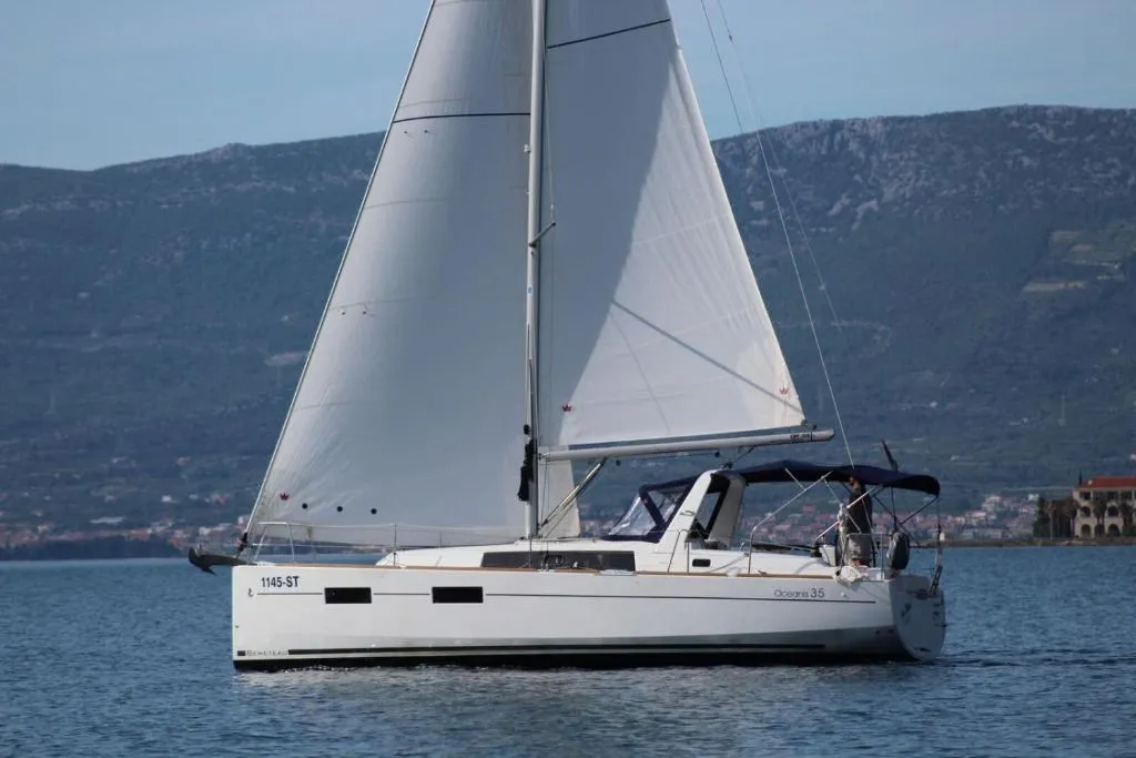 Beneteau Oceanis 35- Jean Michel, Split, Croaţia