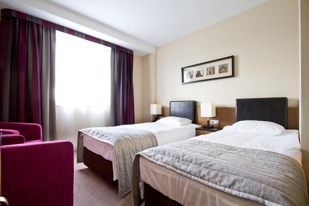 Postel nebo postele na pokoji v ubytování Qubus Hotel Bielsko-Biała