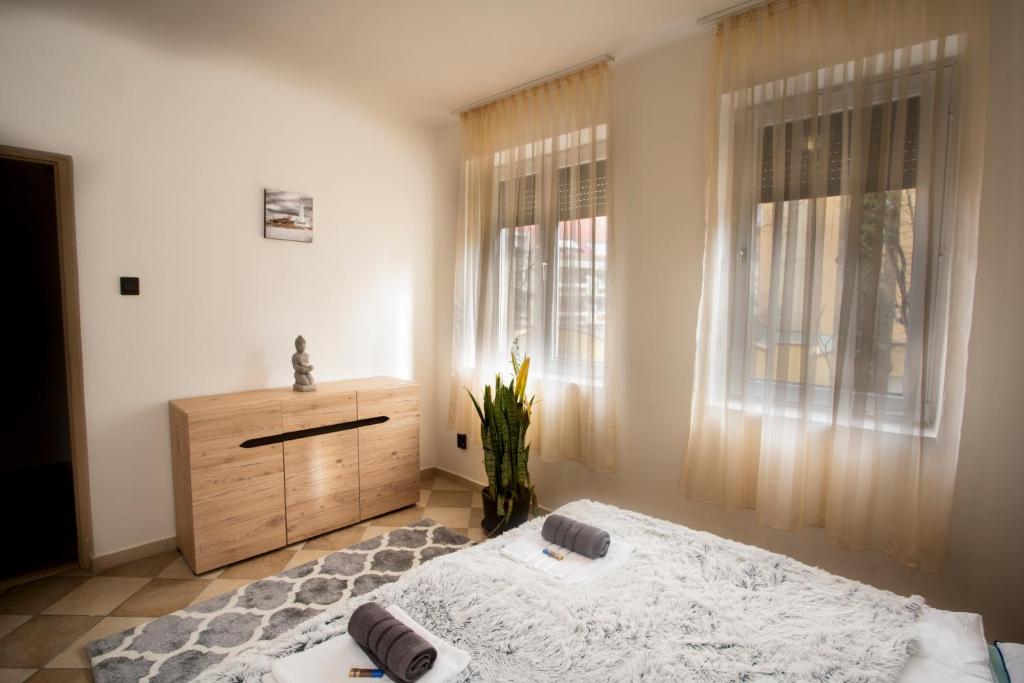 Postel nebo postele na pokoji v ubytování Szitakötő Apartman
