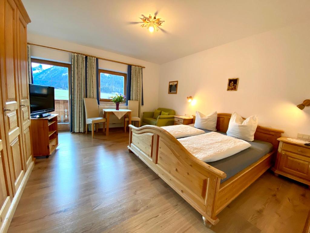 Postel nebo postele na pokoji v ubytování Lechnerhof Hotel-Garni