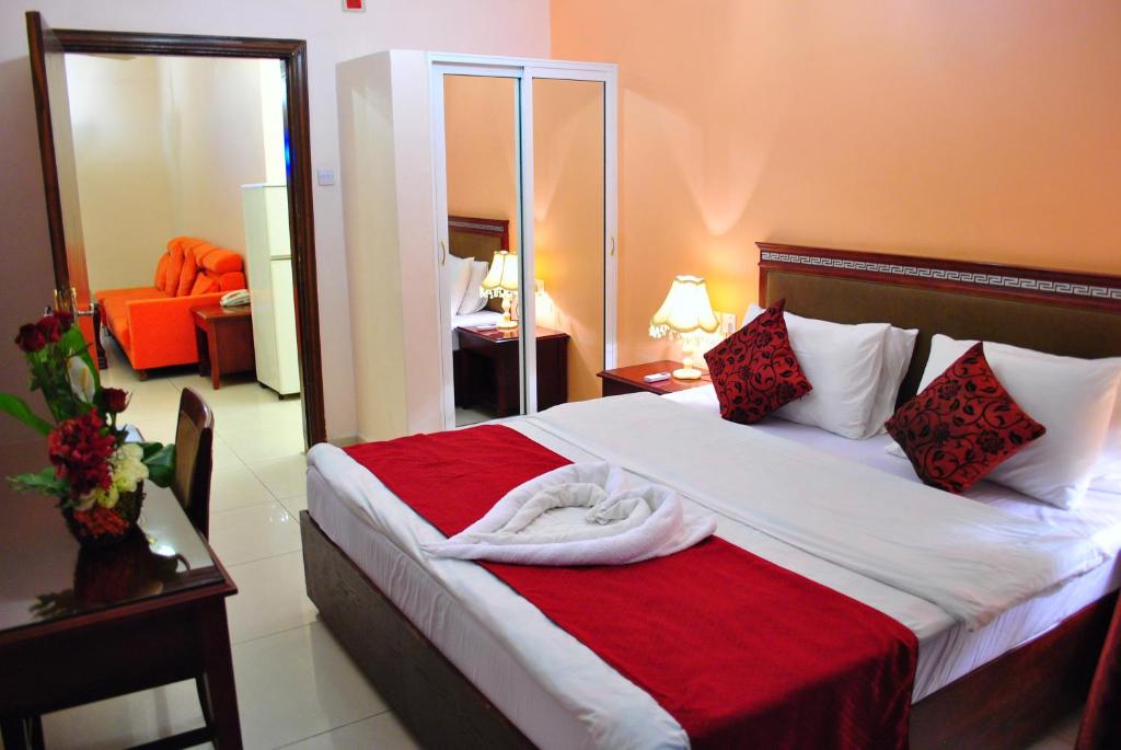 Postel nebo postele na pokoji v ubytování Al Qidra Hotel & Suites Aqaba