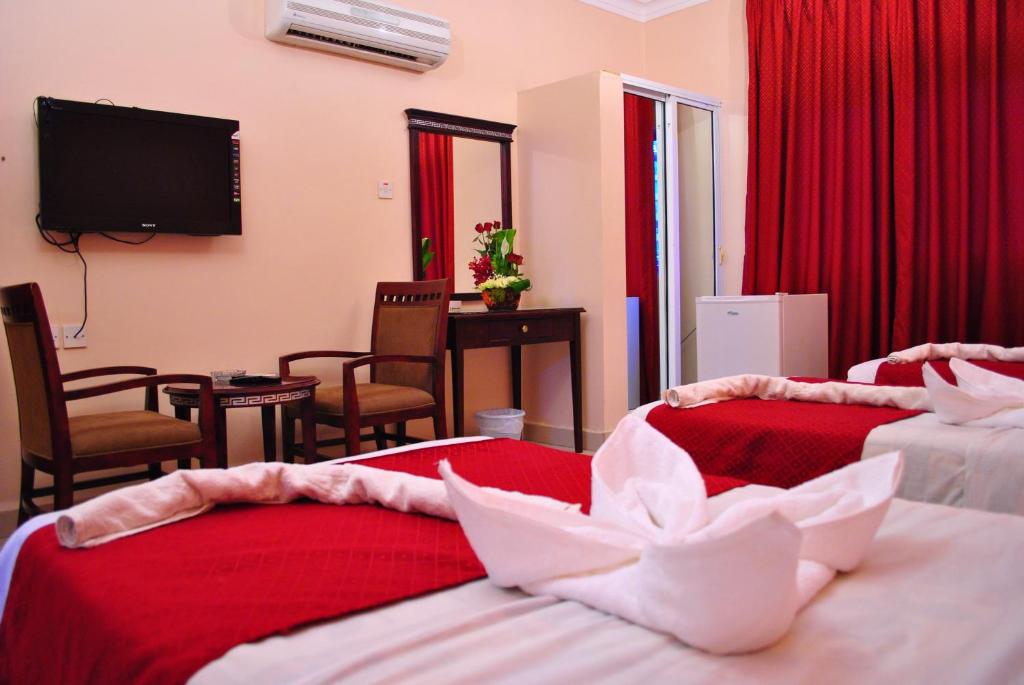 Postel nebo postele na pokoji v ubytování Al Qidra Hotel & Suites Aqaba