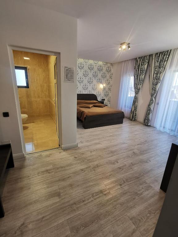 Postel nebo postele na pokoji v ubytování Pensiunea Gaby