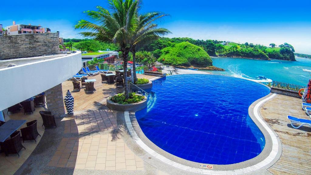Bazén v ubytování Royal Decameron Mompiche - All Inclusive nebo v jeho okolí