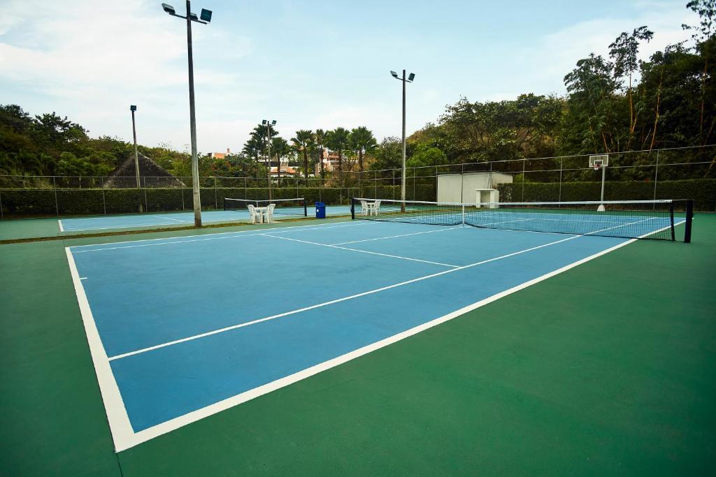 Tenis a/nebo squash v ubytování Royal Decameron Mompiche - All Inclusive nebo okolí