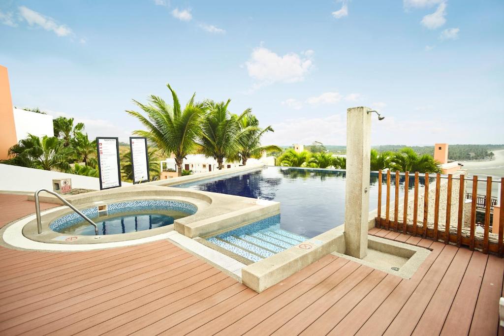 Bazén v ubytování Royal Decameron Mompiche - All Inclusive nebo v jeho okolí
