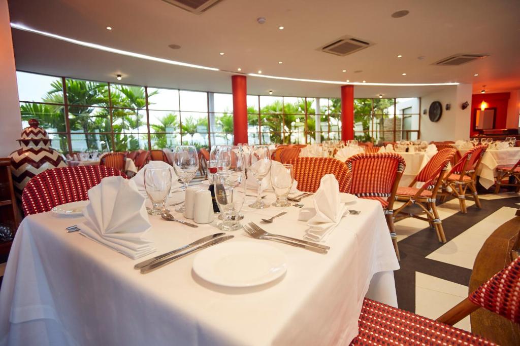 Restaurace v ubytování Royal Decameron Mompiche - All Inclusive