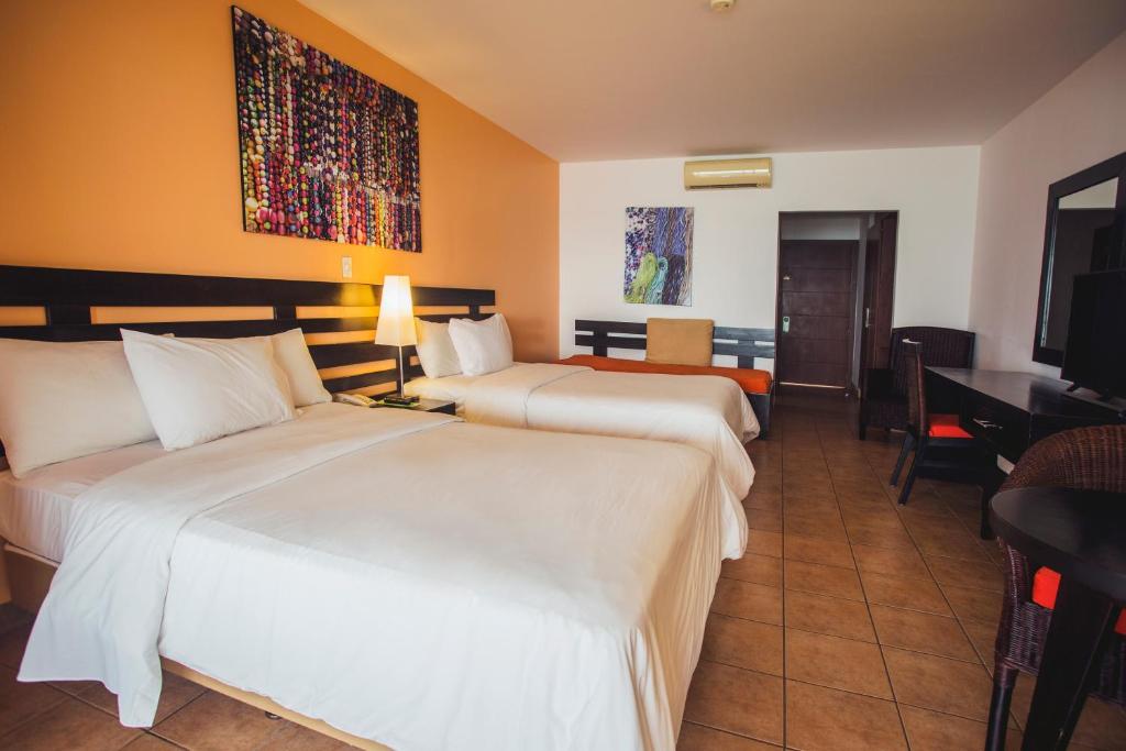 Postel nebo postele na pokoji v ubytování Royal Decameron Mompiche - All Inclusive