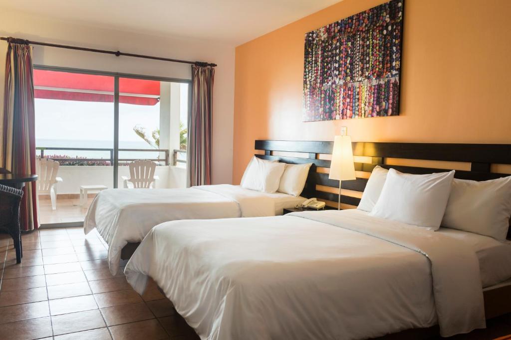 Postel nebo postele na pokoji v ubytování Royal Decameron Mompiche - All Inclusive