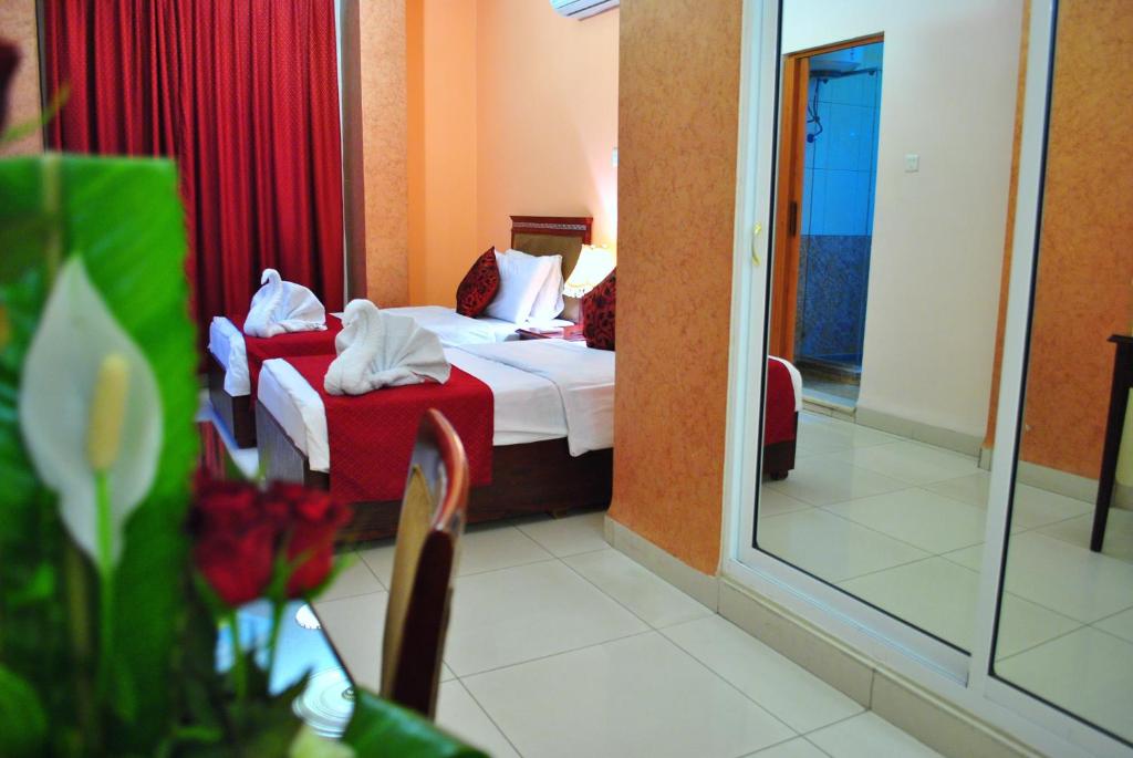 Postel nebo postele na pokoji v ubytování Al Qidra Hotel & Suites Aqaba