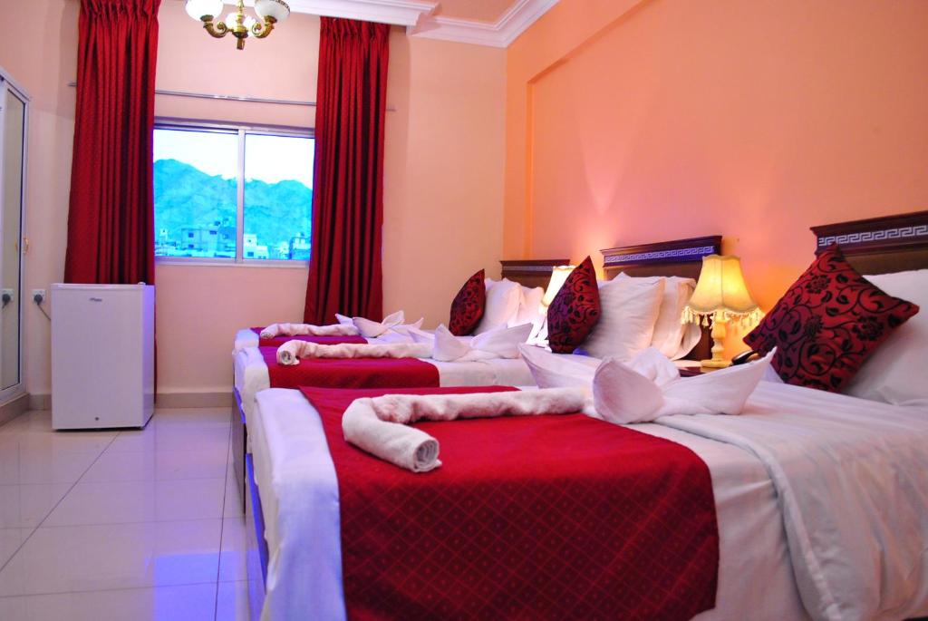 Postel nebo postele na pokoji v ubytování Al Qidra Hotel & Suites Aqaba