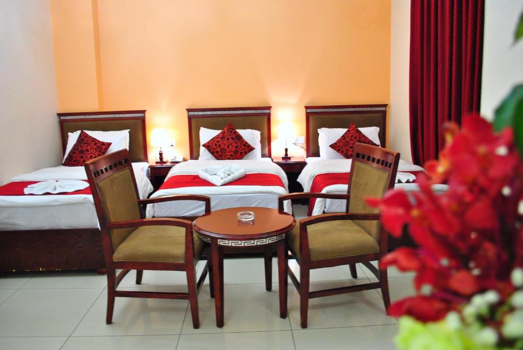 Postel nebo postele na pokoji v ubytování Al Qidra Hotel & Suites Aqaba