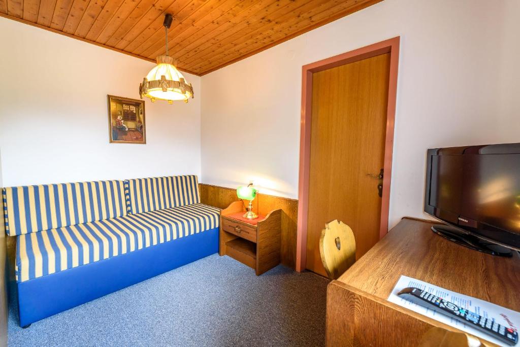 TV a/nebo společenská místnost v ubytování Hotel & Gasthof Taferne
