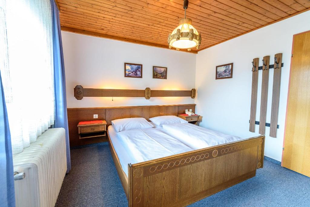 Postel nebo postele na pokoji v ubytování Hotel & Gasthof Taferne