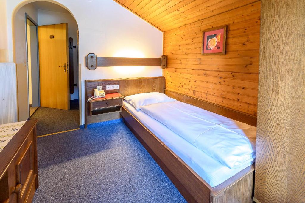 Postel nebo postele na pokoji v ubytování Hotel & Gasthof Taferne