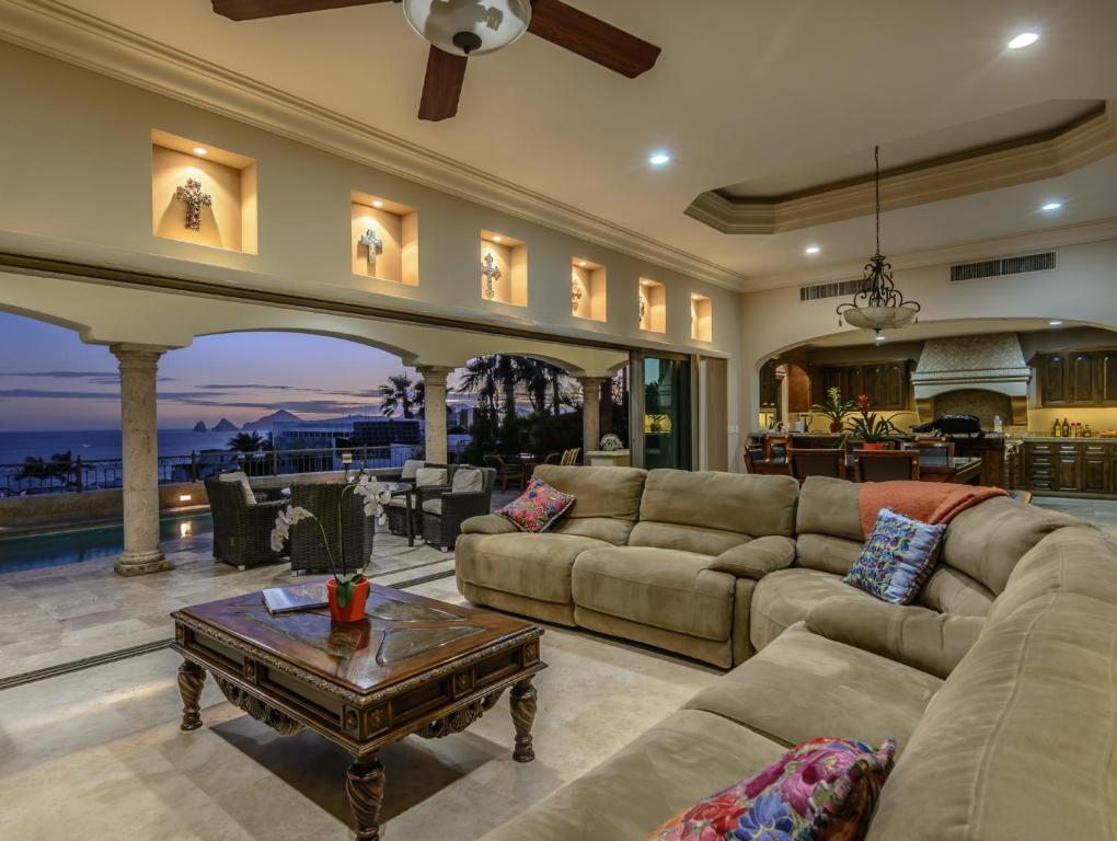 Cabo Hacienda with Concierge, Private Pool and Beach!