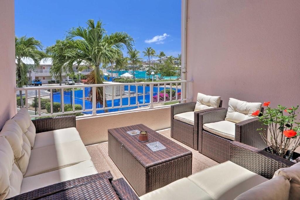 Bazén v ubytování Tropical St Thomas Resort Getaway with Pool Access! nebo v jeho okolí