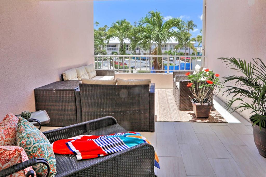Posezení v ubytování Tropical St Thomas Resort Getaway with Pool Access!