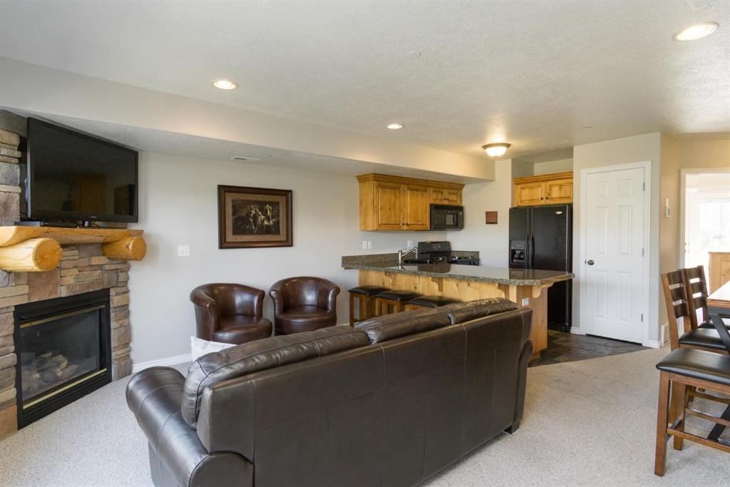 2 Bedroom Condo Sleeps 7 - Eden, Utah Vacation Rentals near Powder Mountain 802