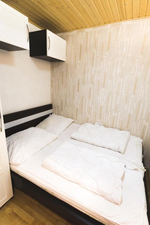 A bed or beds in a room at Hintermoos