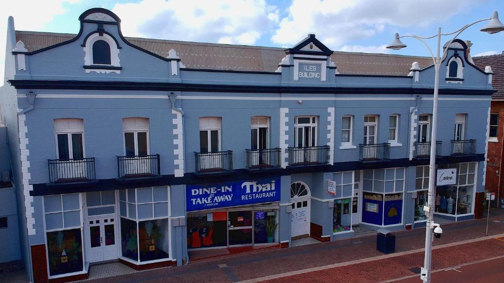 a large blue building on a city street at Geraldton Backpackers in Geraldton