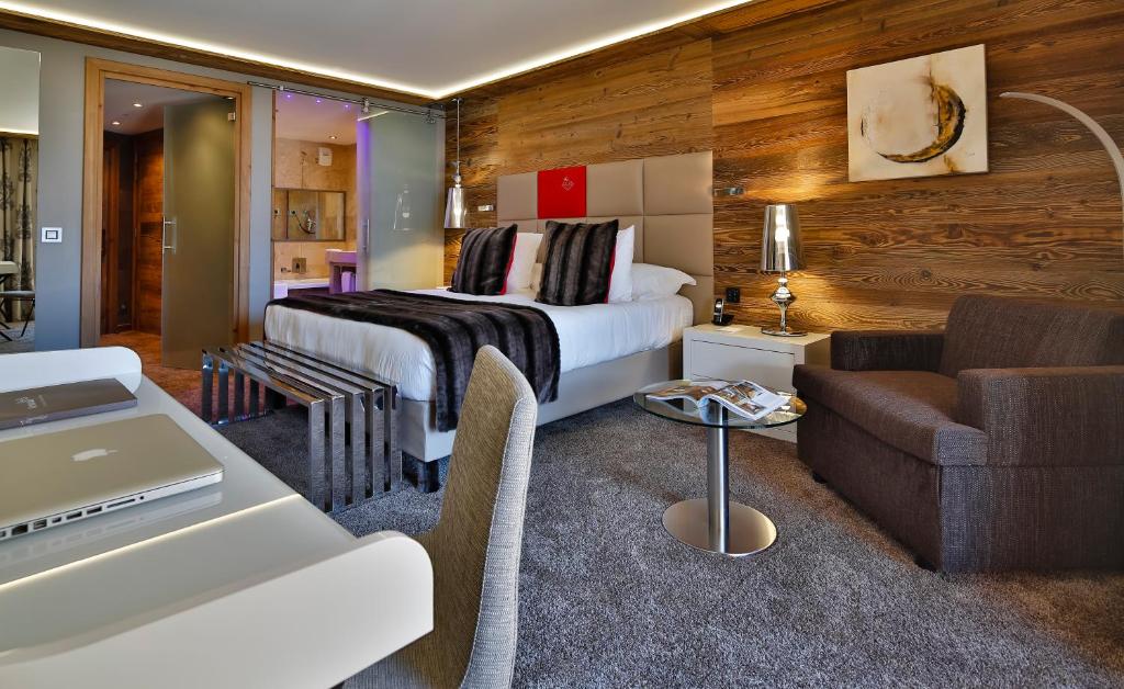 Posezení v ubytování Hôtel Koh-I Nor by Les Etincelles