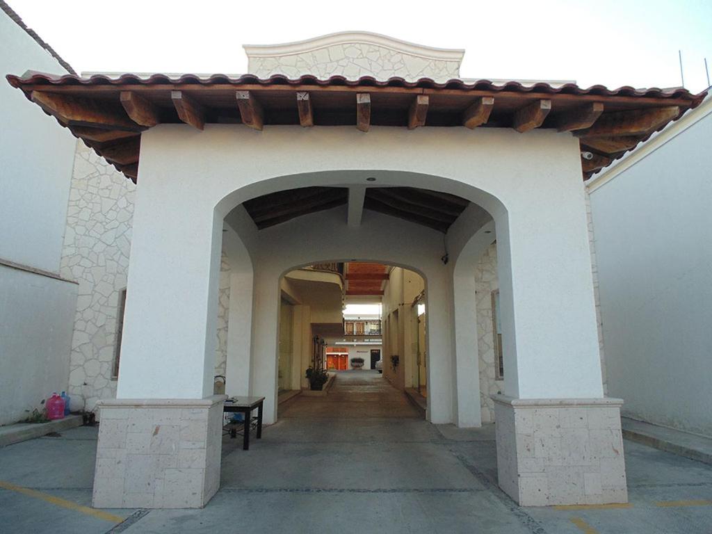 an archway in a building with a tile roof at Hotel Hacienda in Ciudad Guzmán
