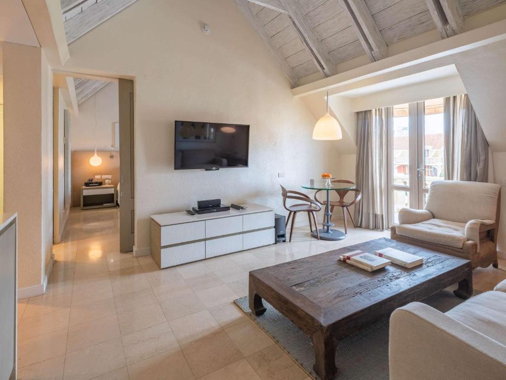 TV a/nebo společenská místnost v ubytování Sofitel Legend Santa Clara Cartagena