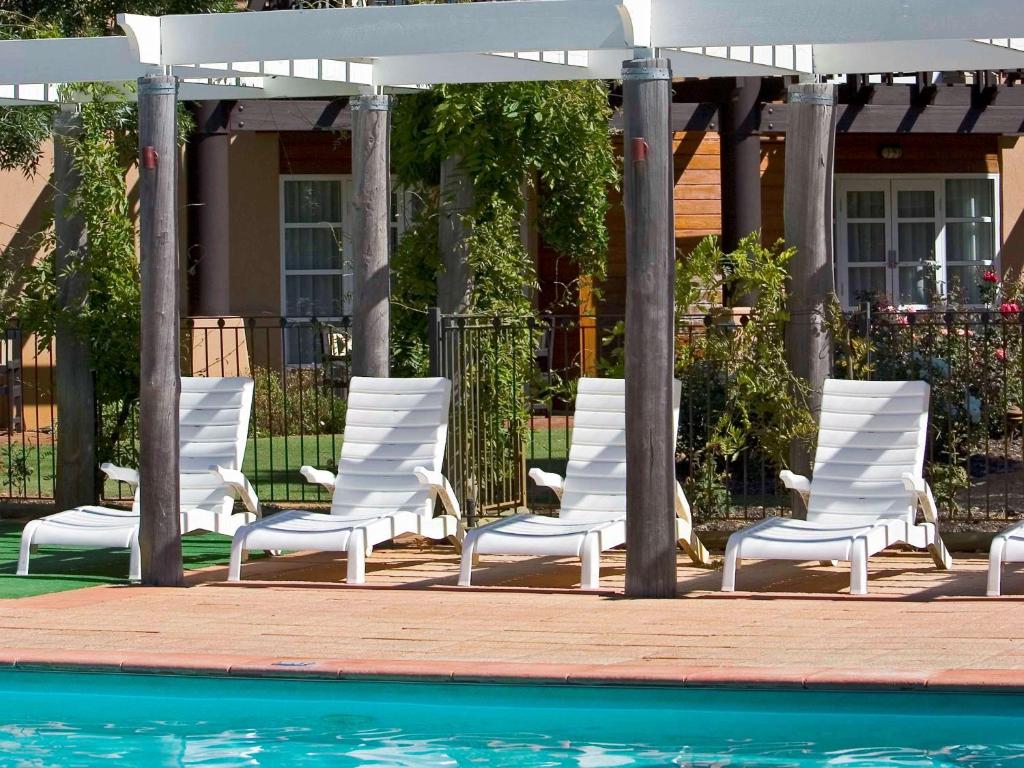 Bazén v ubytování Novotel Vines Resort Swan Valley nebo v jeho okolí