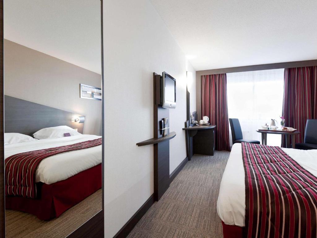 Postel nebo postele na pokoji v ubytování Mercure Vannes Le Port