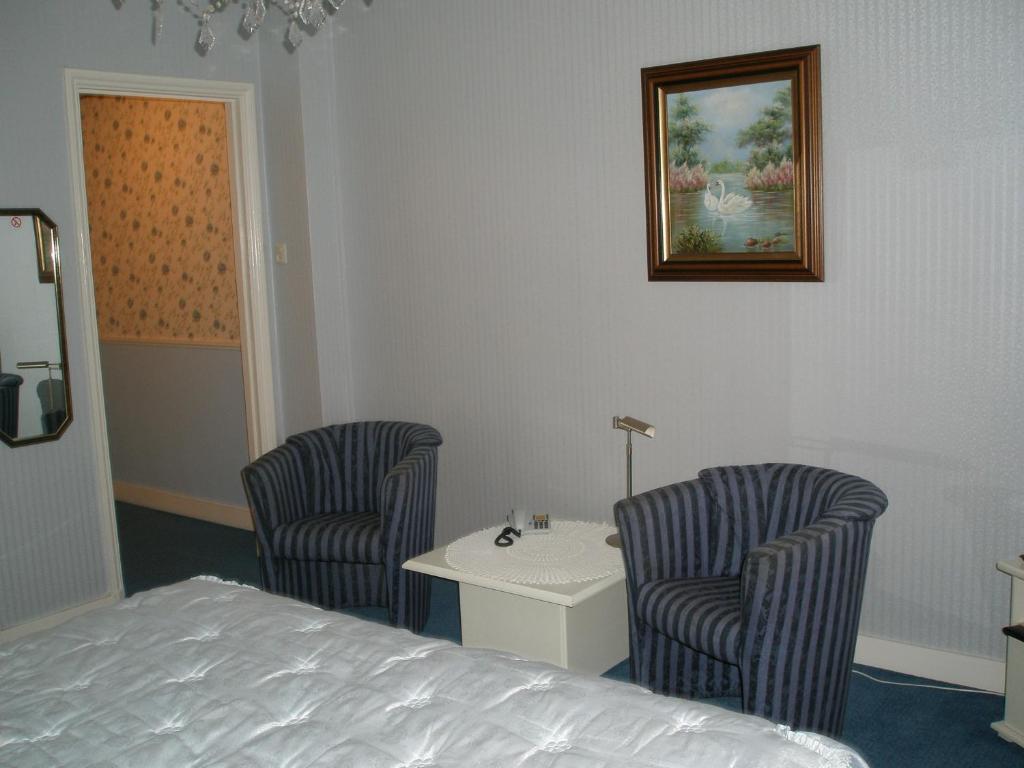 Een bed of bedden in een kamer bij Hotel Excelsior