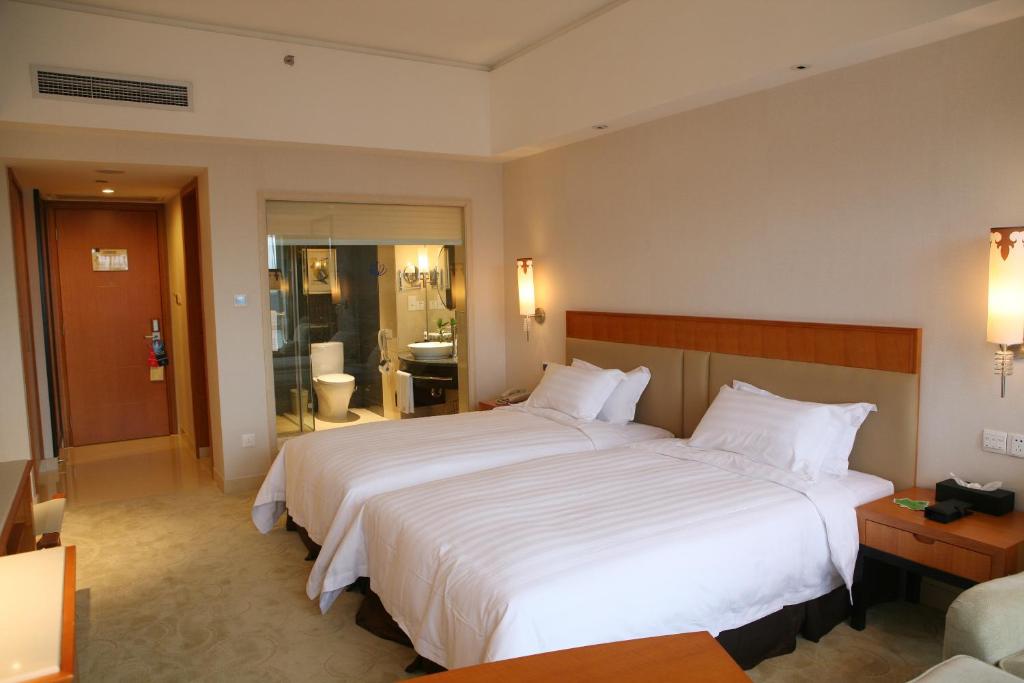 Postel nebo postele na pokoji v ubytování Dongguan Well Garden Hotel